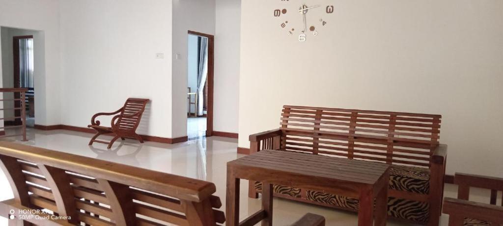 Anuradhapura Hotels ภายนอก รูปภาพ
